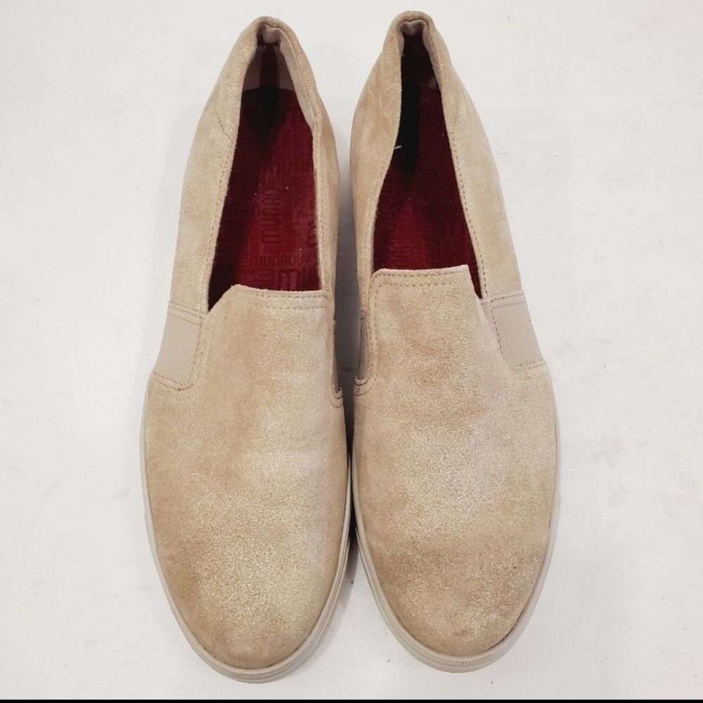 NEW MUNRO Gold Shimmer Randie Suede Sneaker